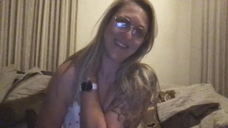 Miss_Country on Cam4 