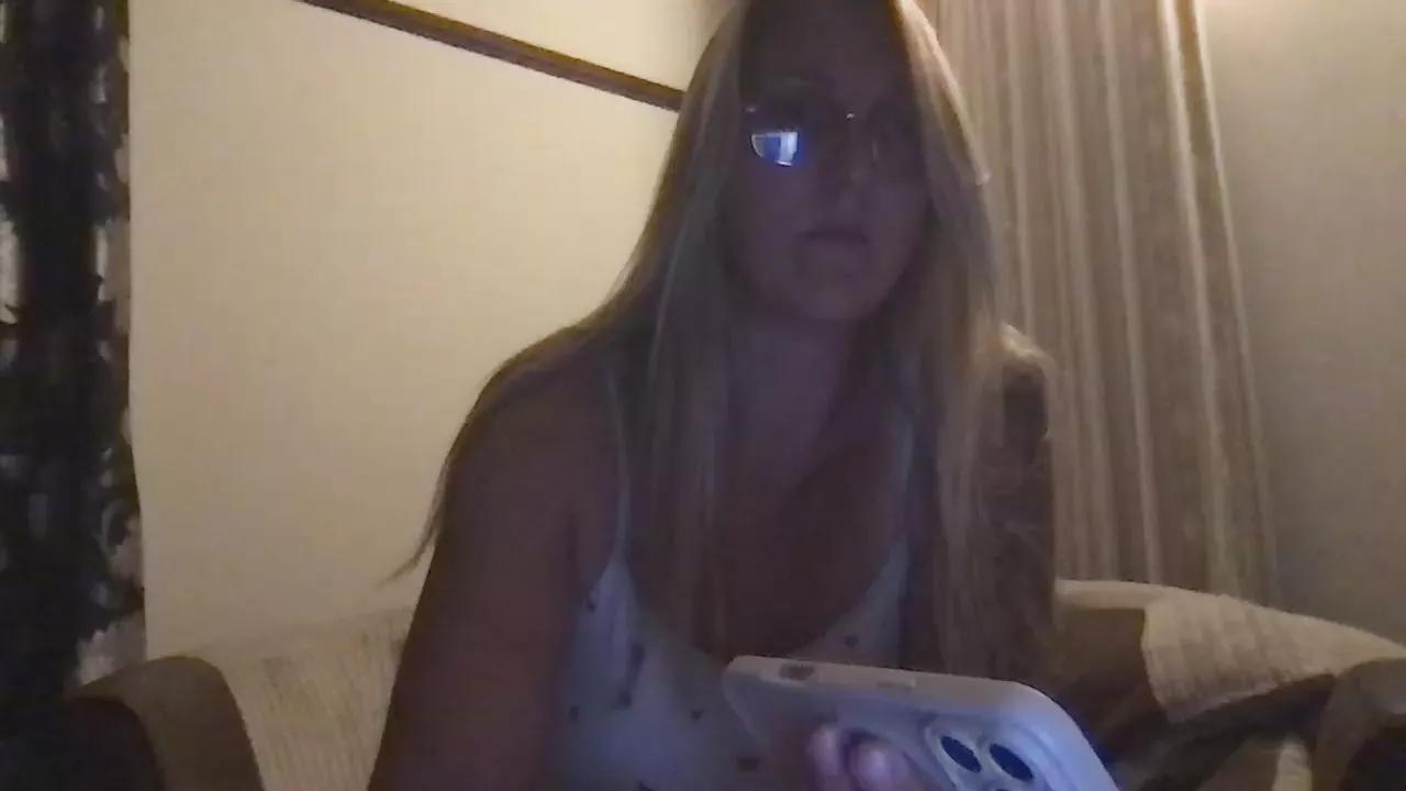 Miss_Country on Cam4 