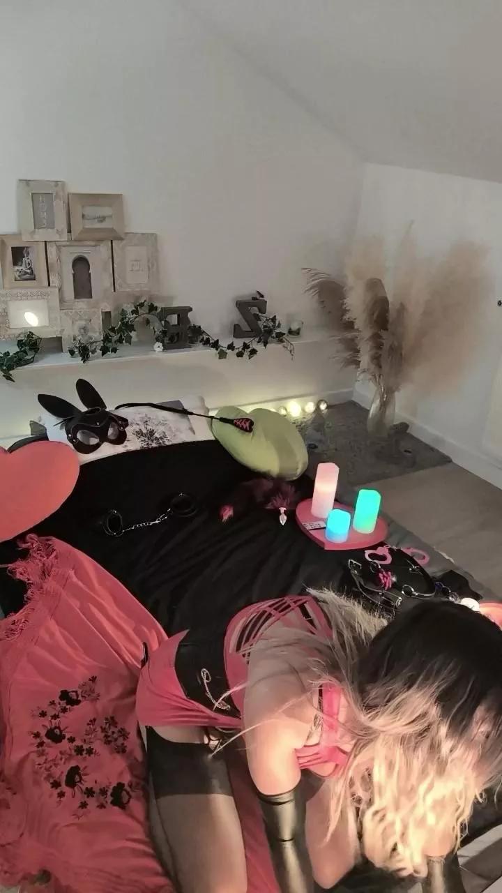 MissPolePocket on Cam4 