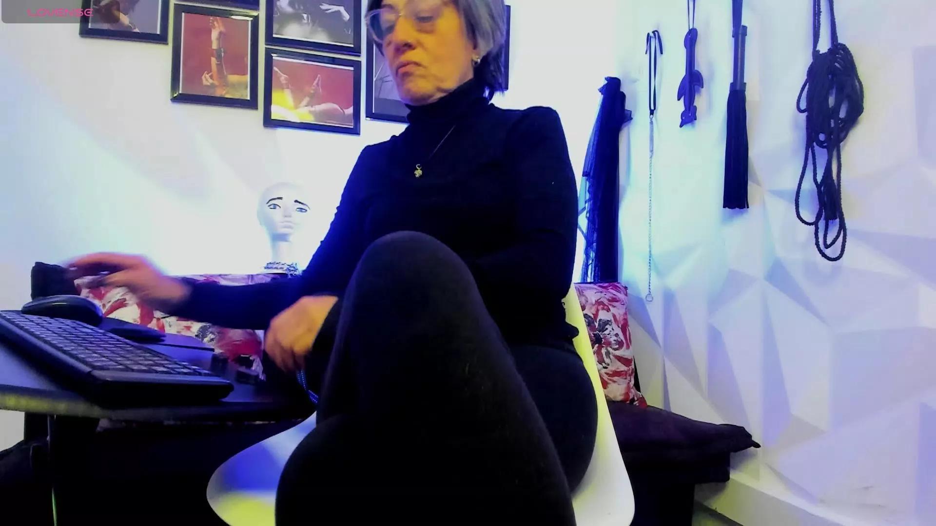 Offline MistressNyx_cg on Cam4