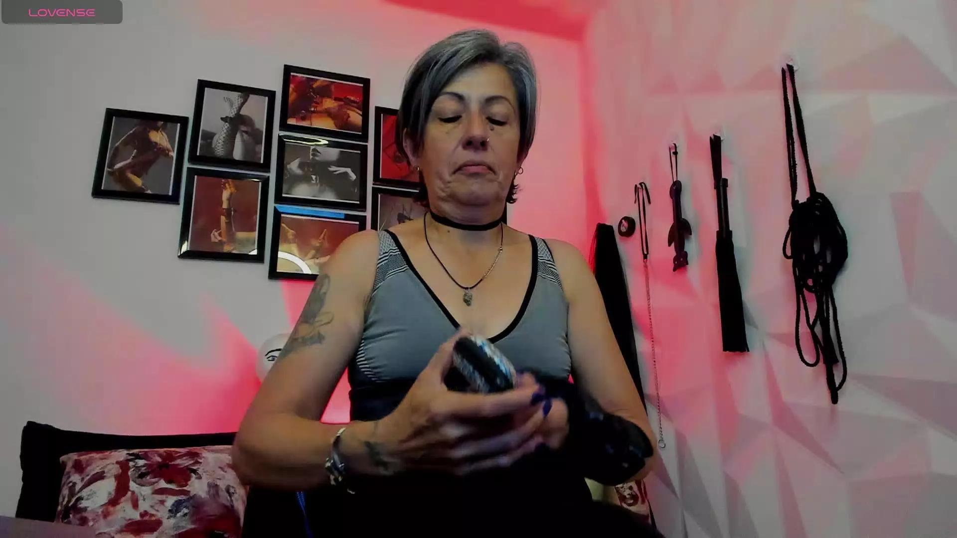 Offline MistressNyx_cg on Cam4