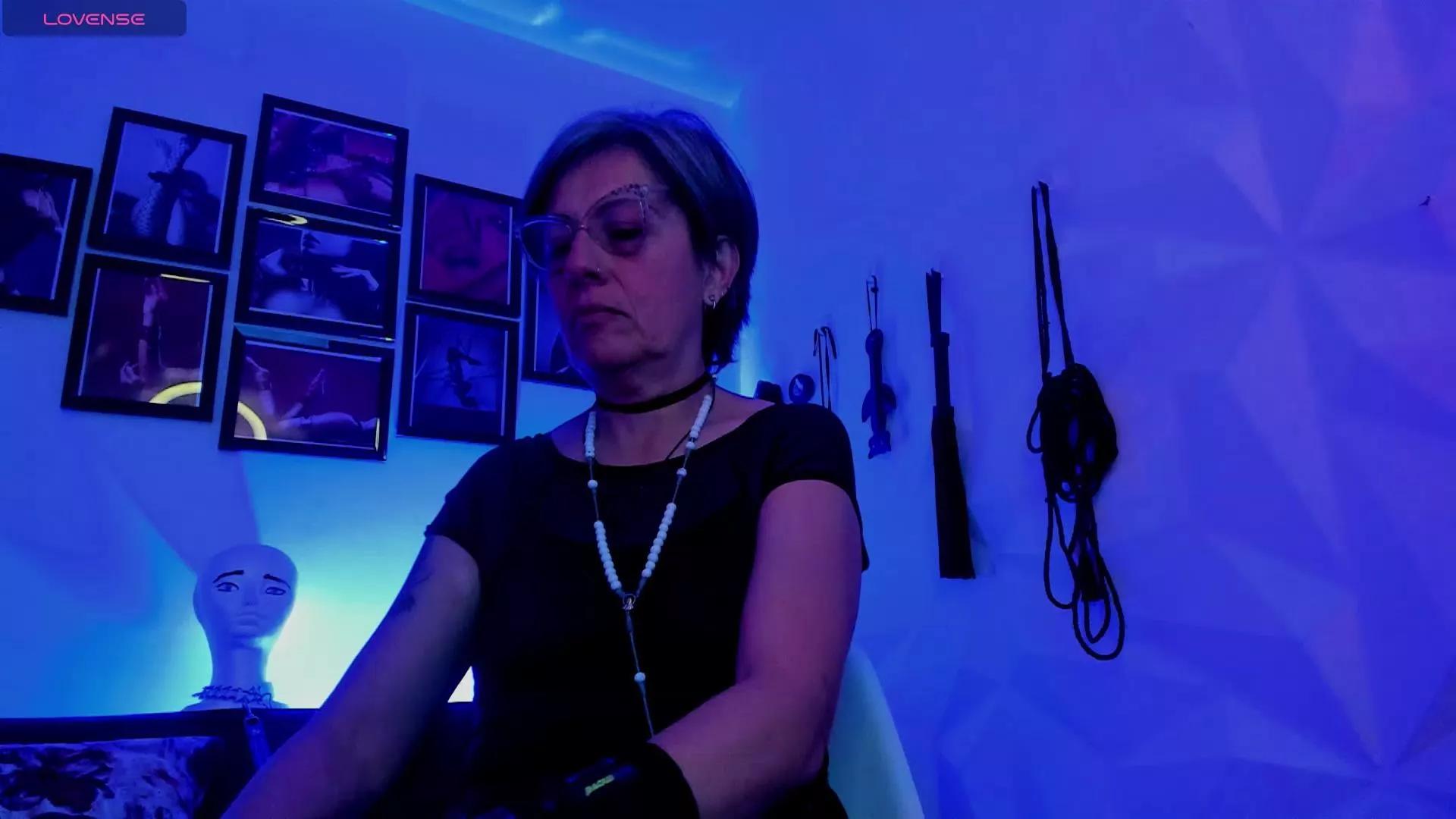 Offline MistressNyx_cg on Cam4