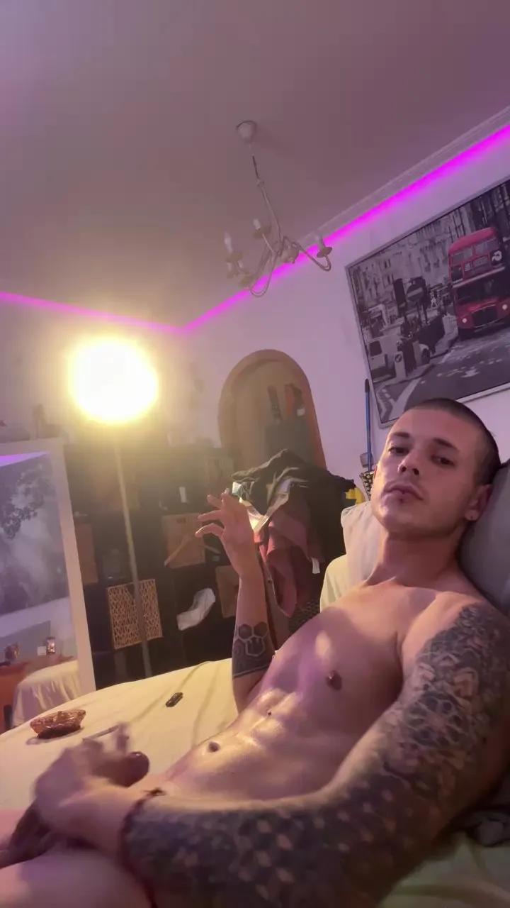 Offline Mivida21ABV on Cam4