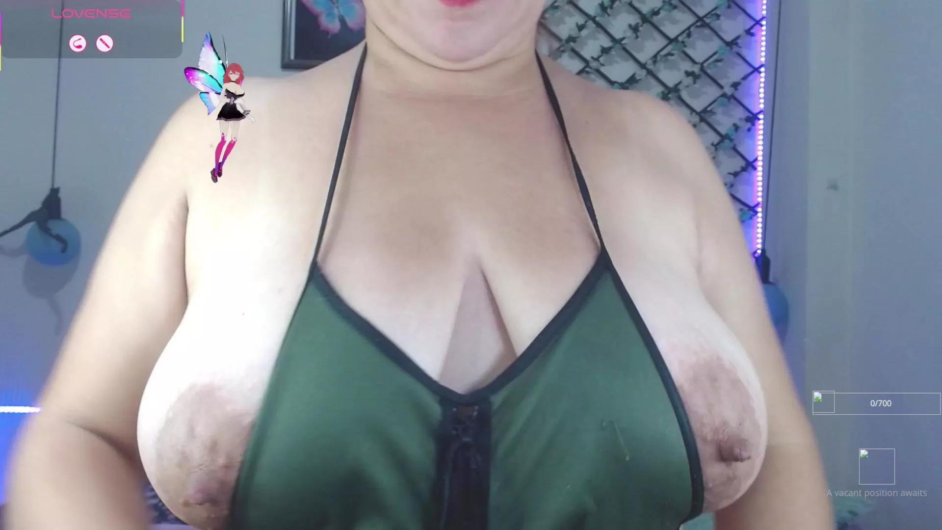 Offline MOM_CAMILA1 on Cam4