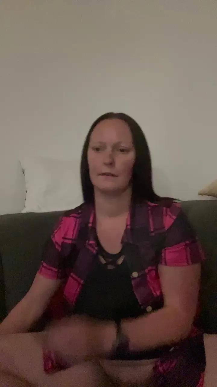 Nadine1990 on Cam4