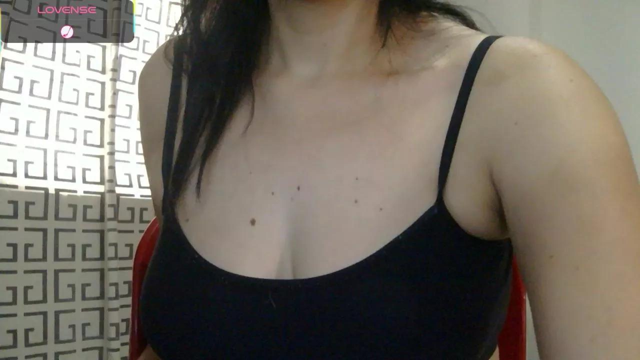 NanaJuicy on Cam4 