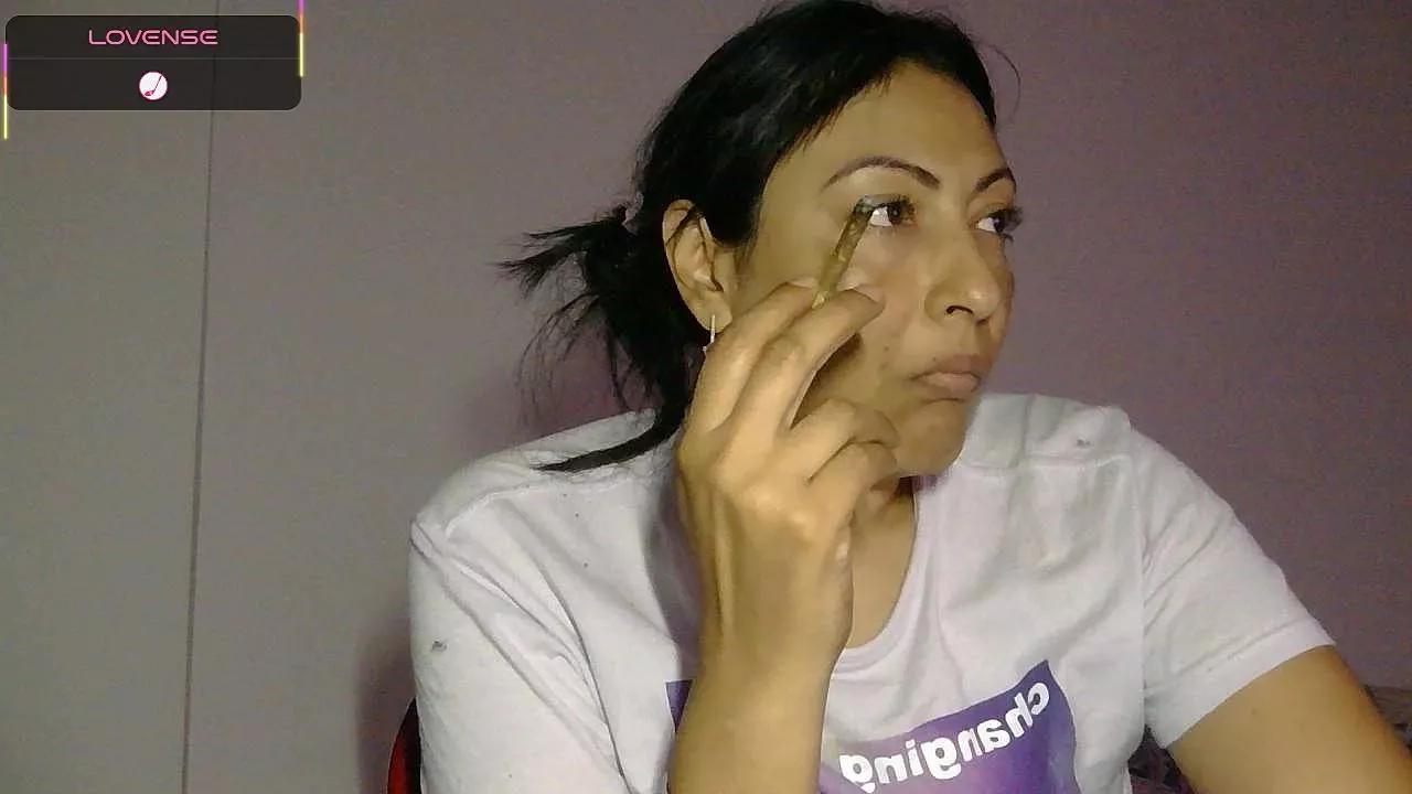 NanaJuicy on Cam4 