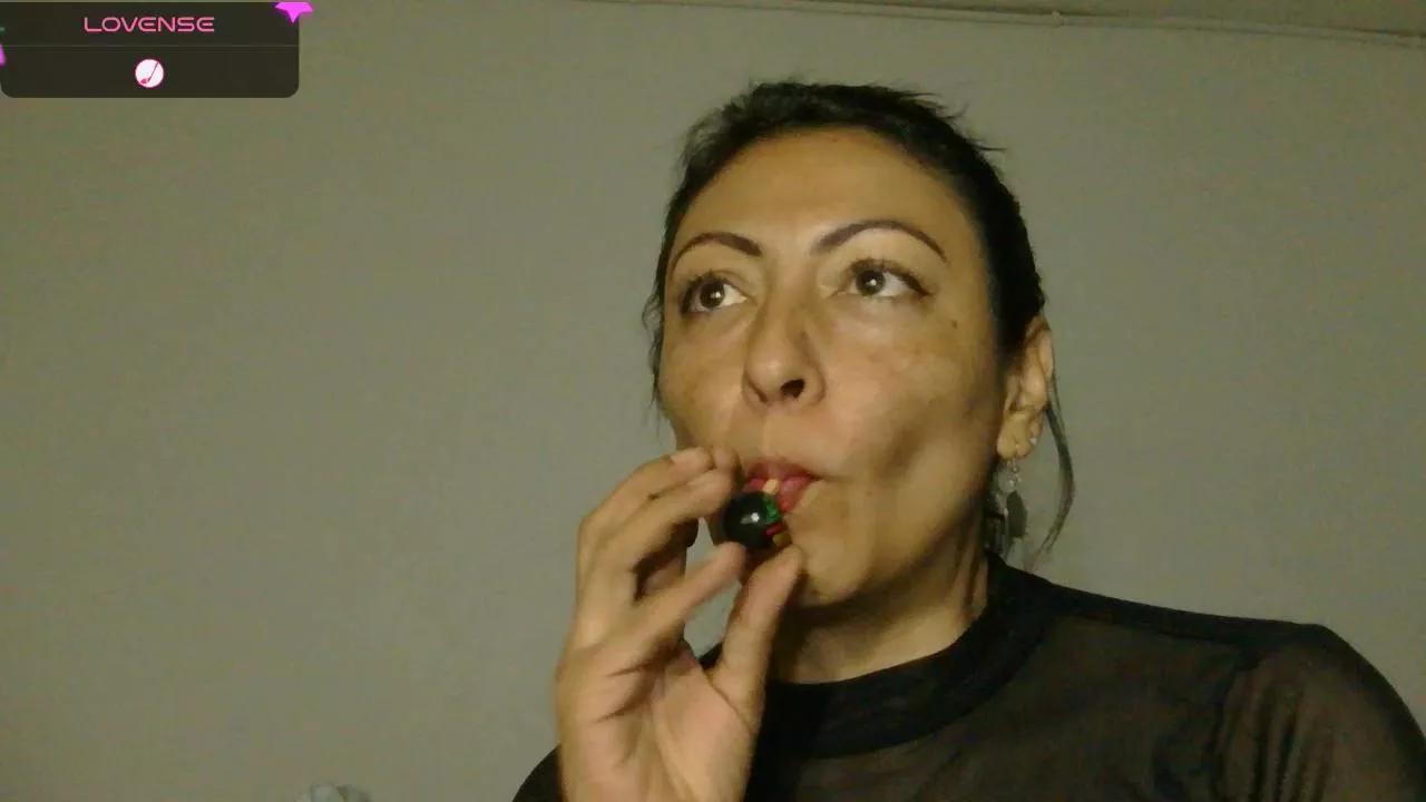 NanaJuicy on Cam4 