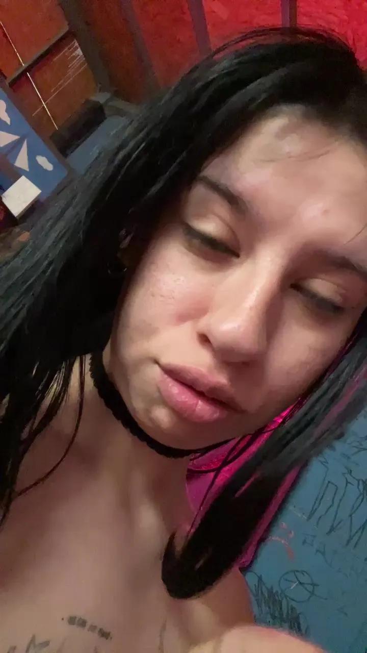 Offline Nenatrampa5 on Cam4