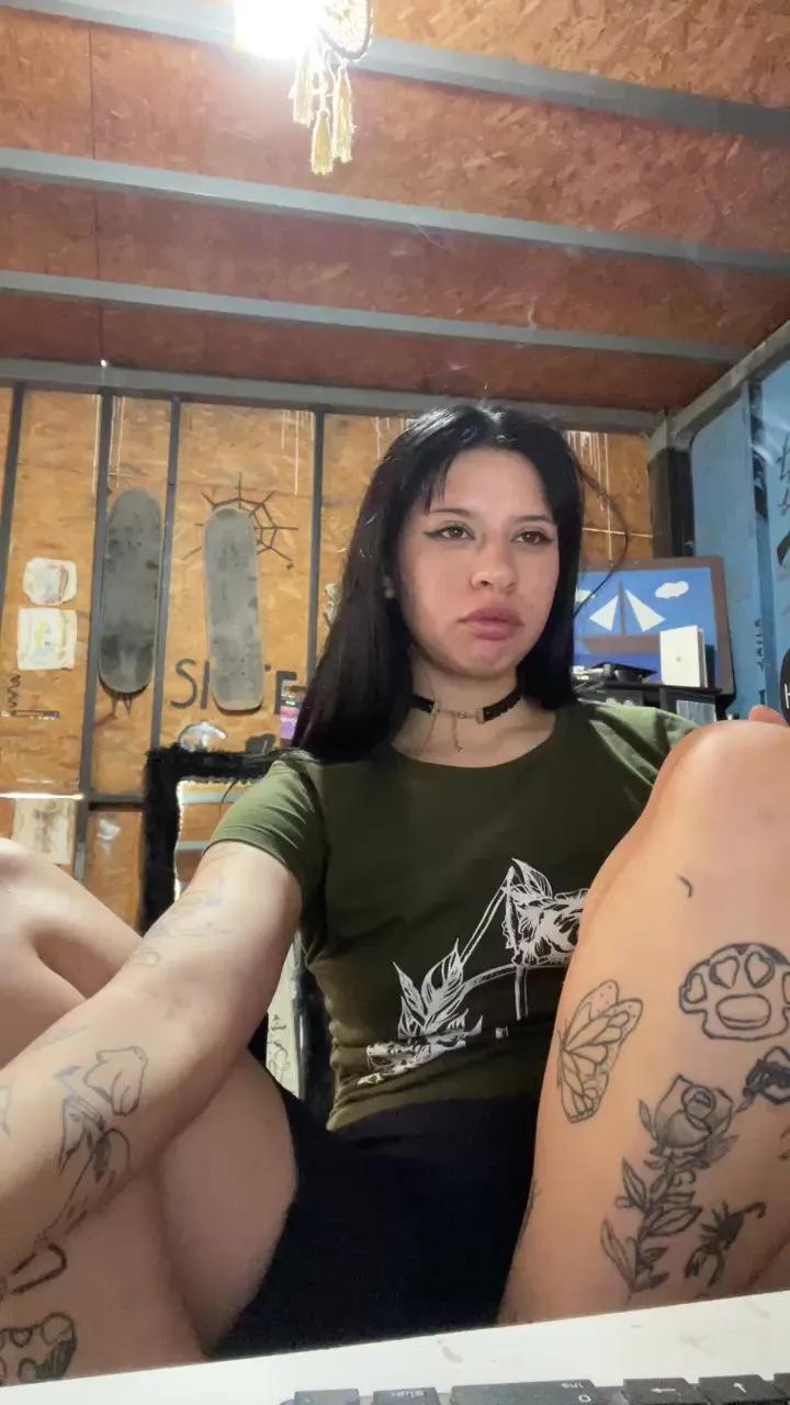 Offline Nenatrampa5 on Cam4