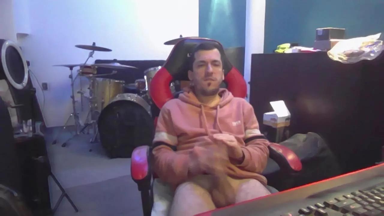 nicardoUY on Cam4 