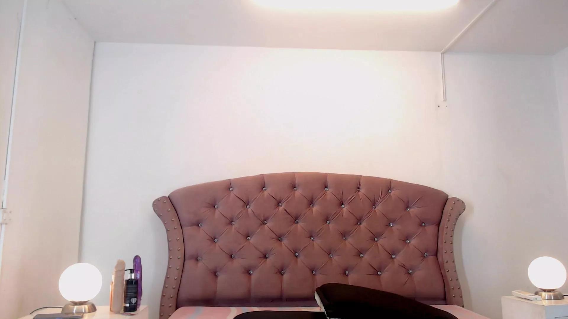 NnickyLondon on Cam4 