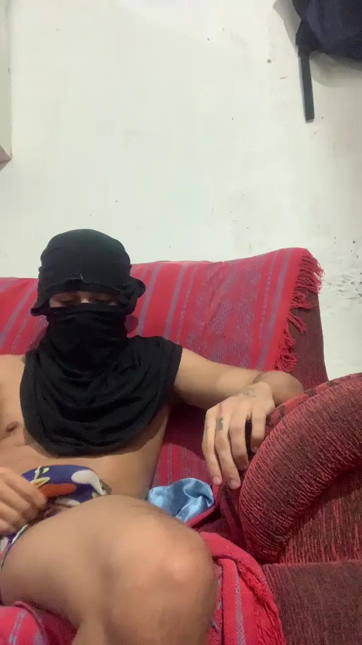 Offline Novinrec81 on Cam4