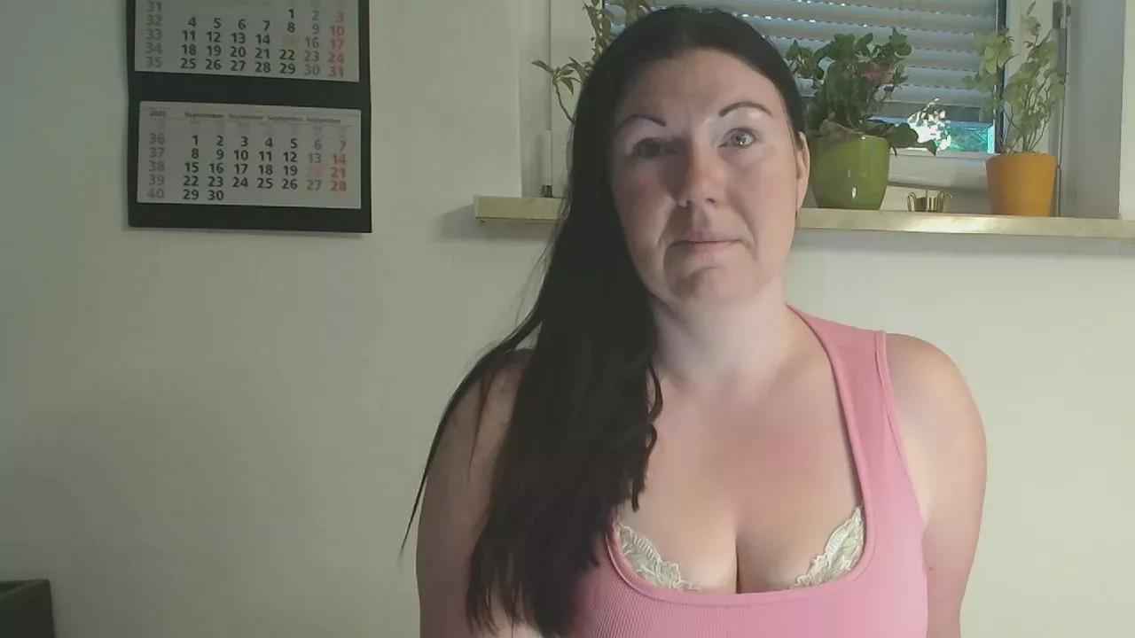 pussy6wetlips on Cam4 