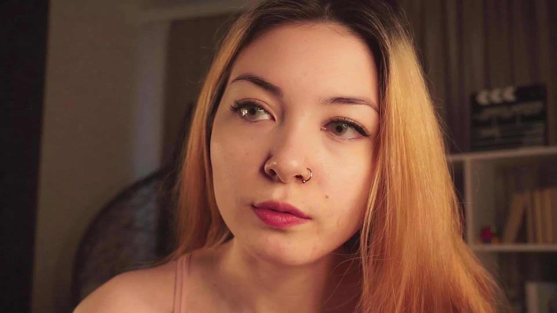 Pussy_Pikmi on Cam4 