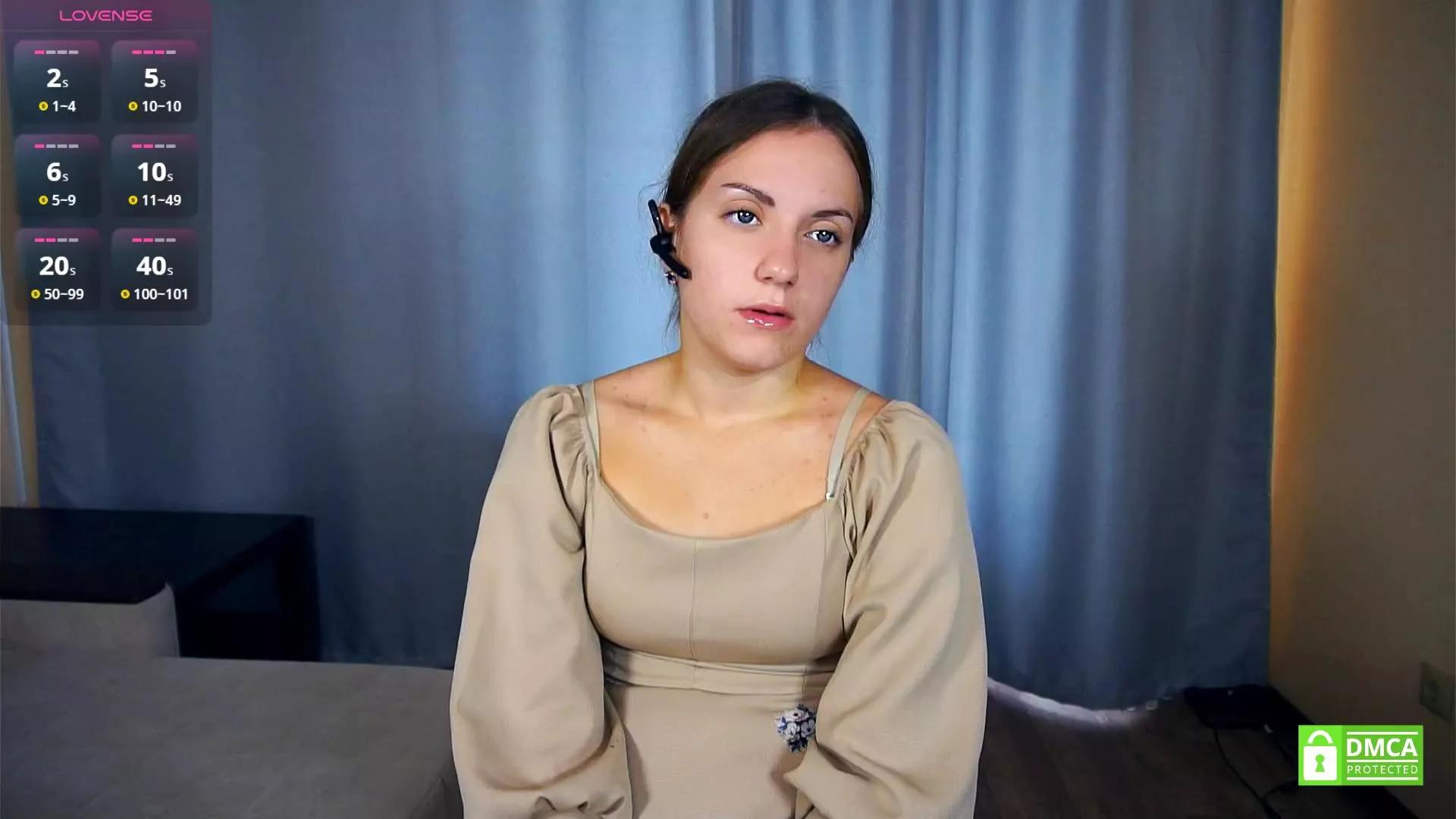 QueenieAcors on Cam4 