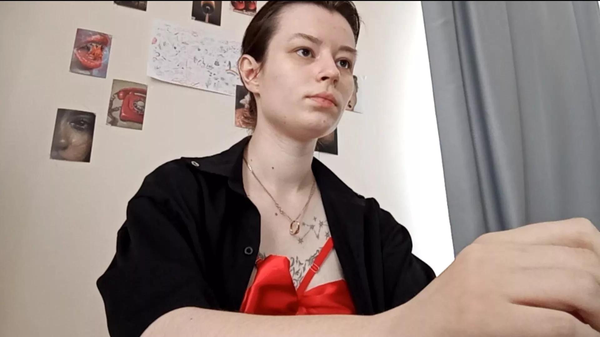 QueenieGriscom on Cam4 