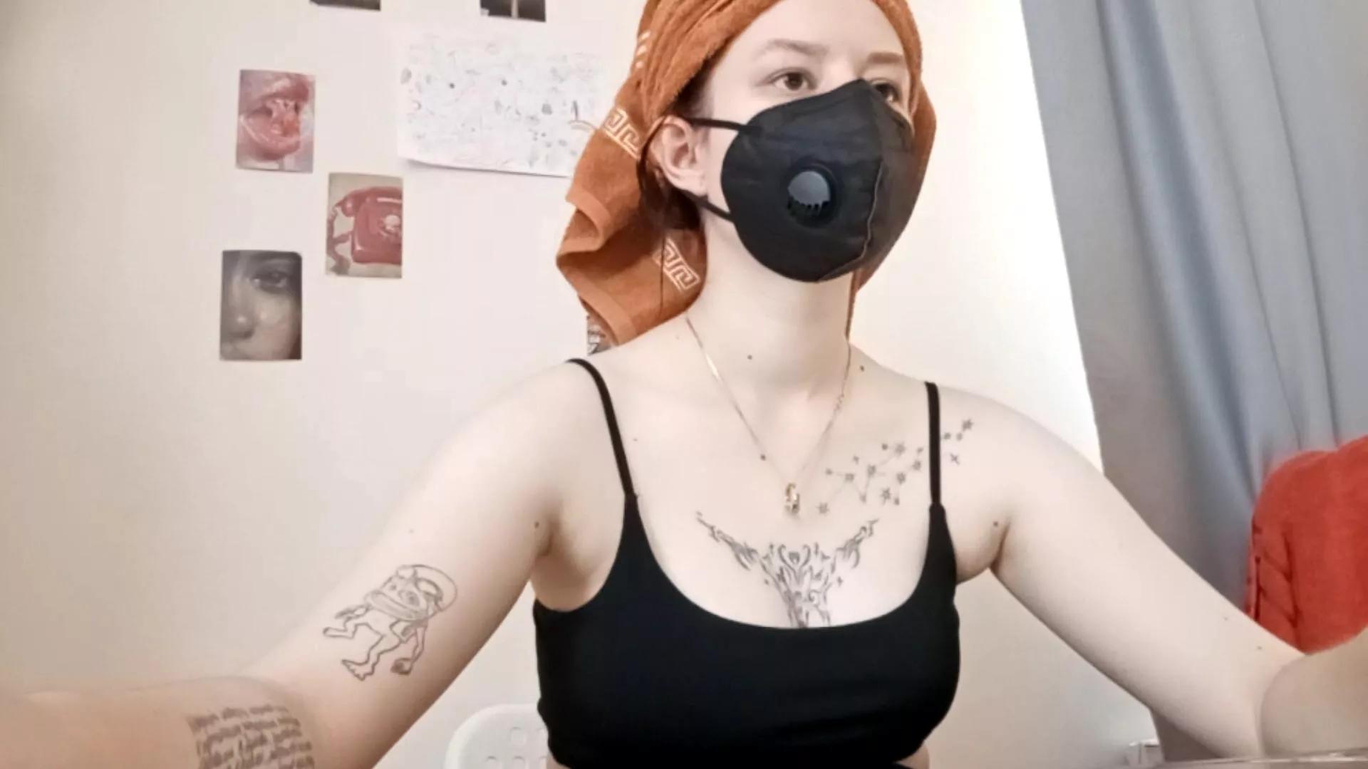 QueenieGriscom on Cam4 