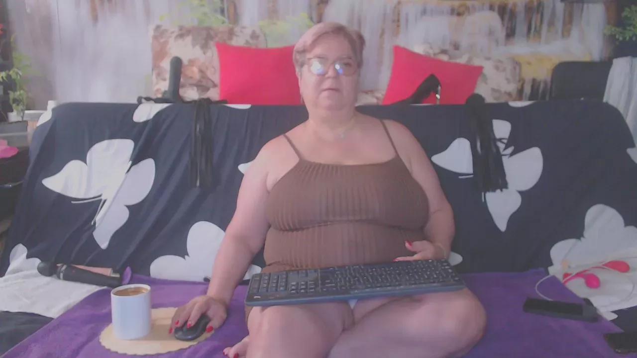 QueenPammy on Cam4 