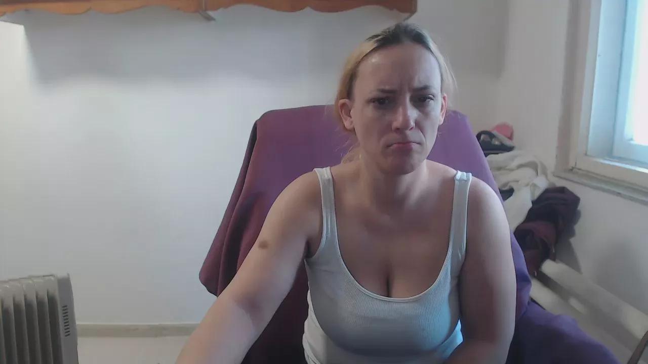 queensinner on Cam4 