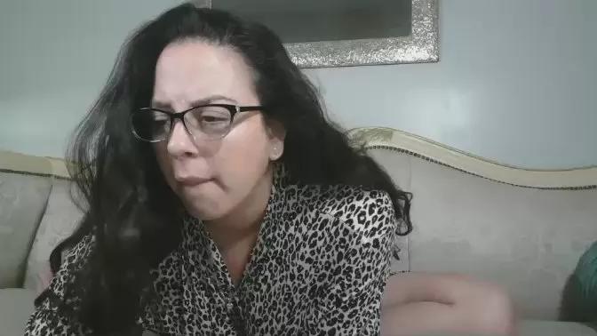 RaeAnnGunn on Cam4 
