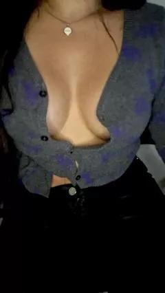 Ravvena42 on Cam4 