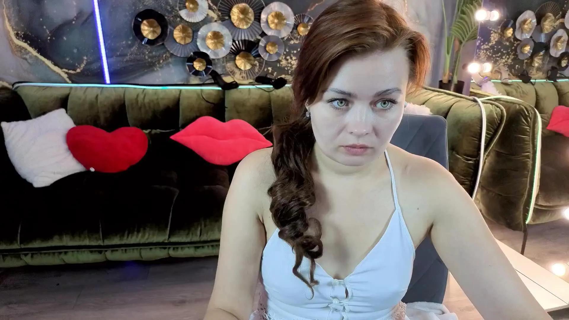 RedDolll on Cam4 