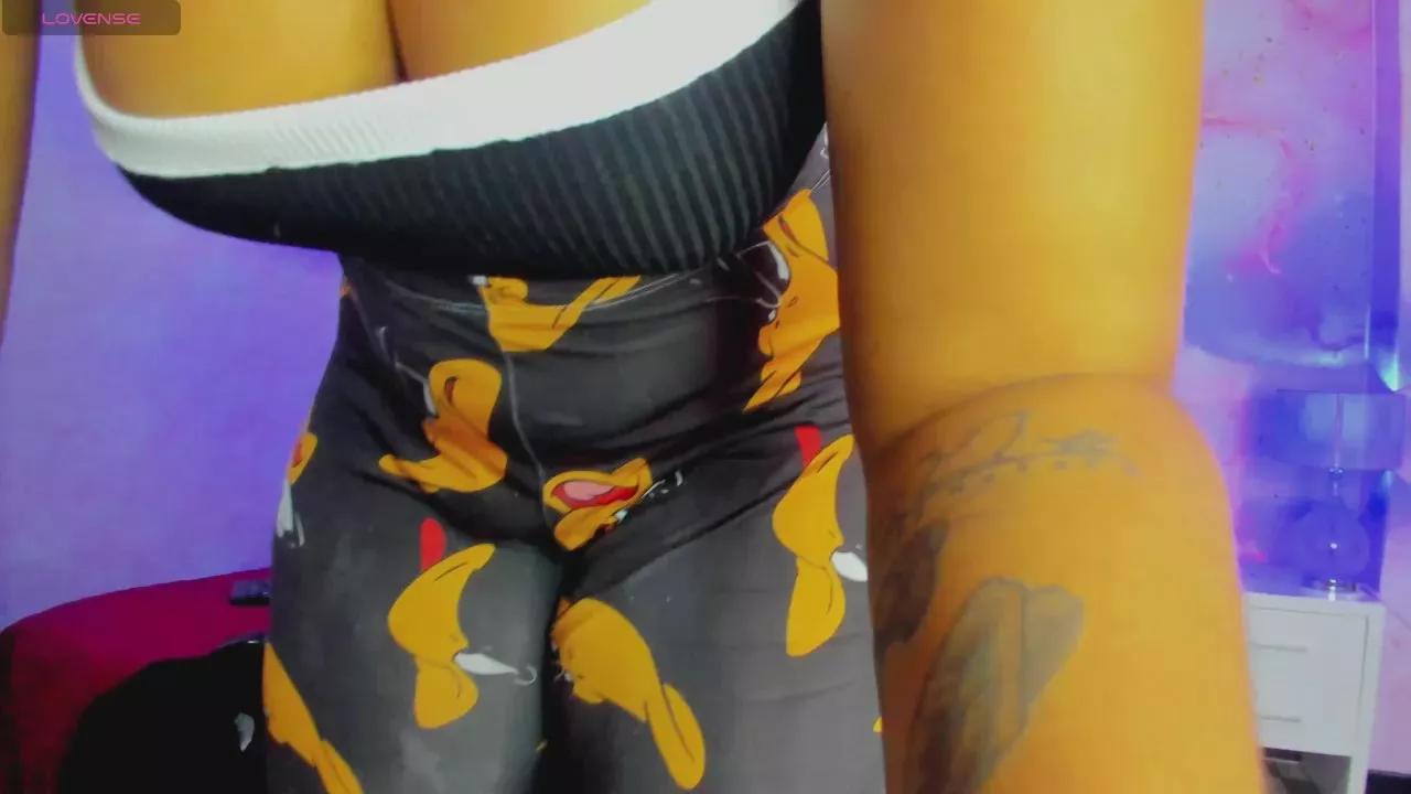 Riri_brunnete_ on Cam4 