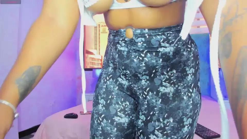 Riri_brunnete_ on Cam4 