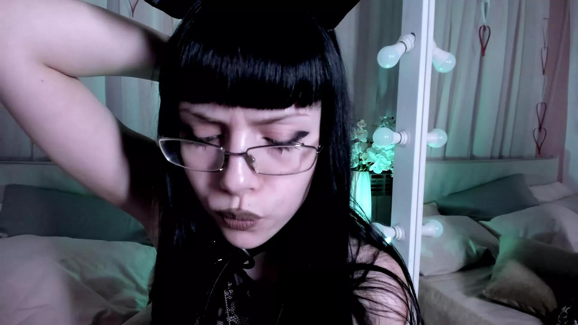 Riverlyyy on Cam4 