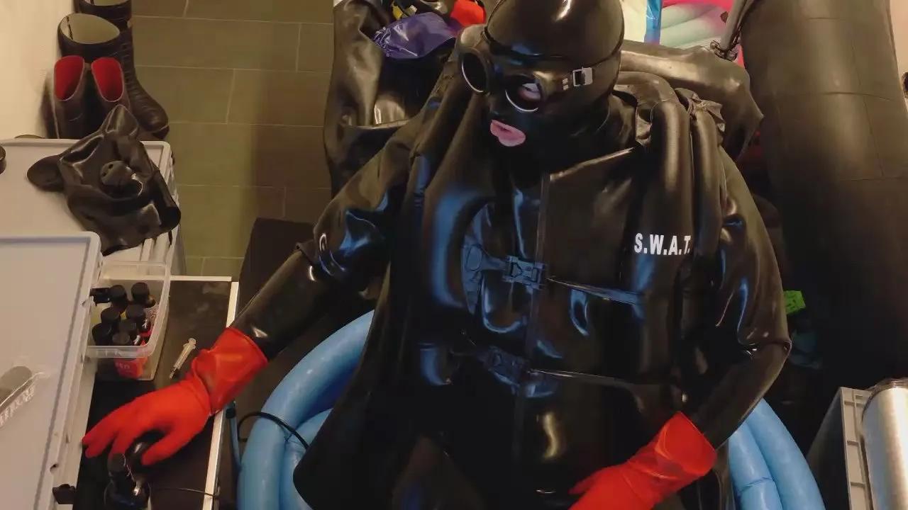 Offline RubberPPig on Cam4