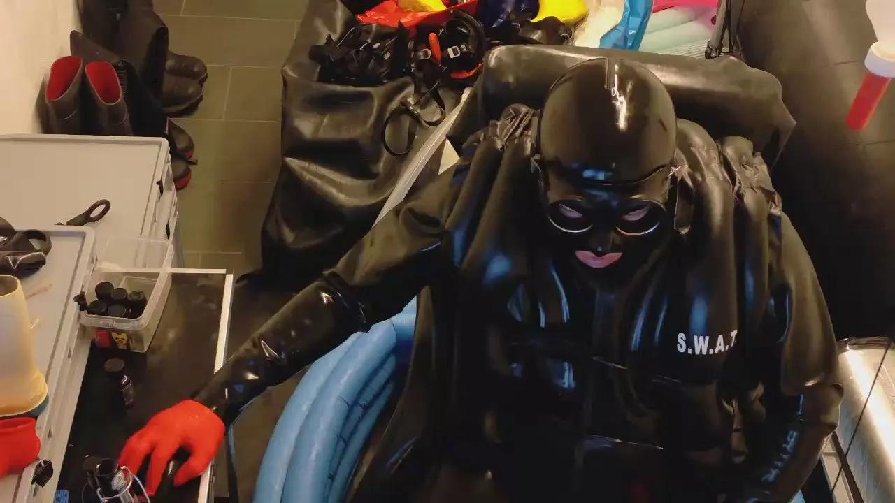 Offline RubberPPig on Cam4