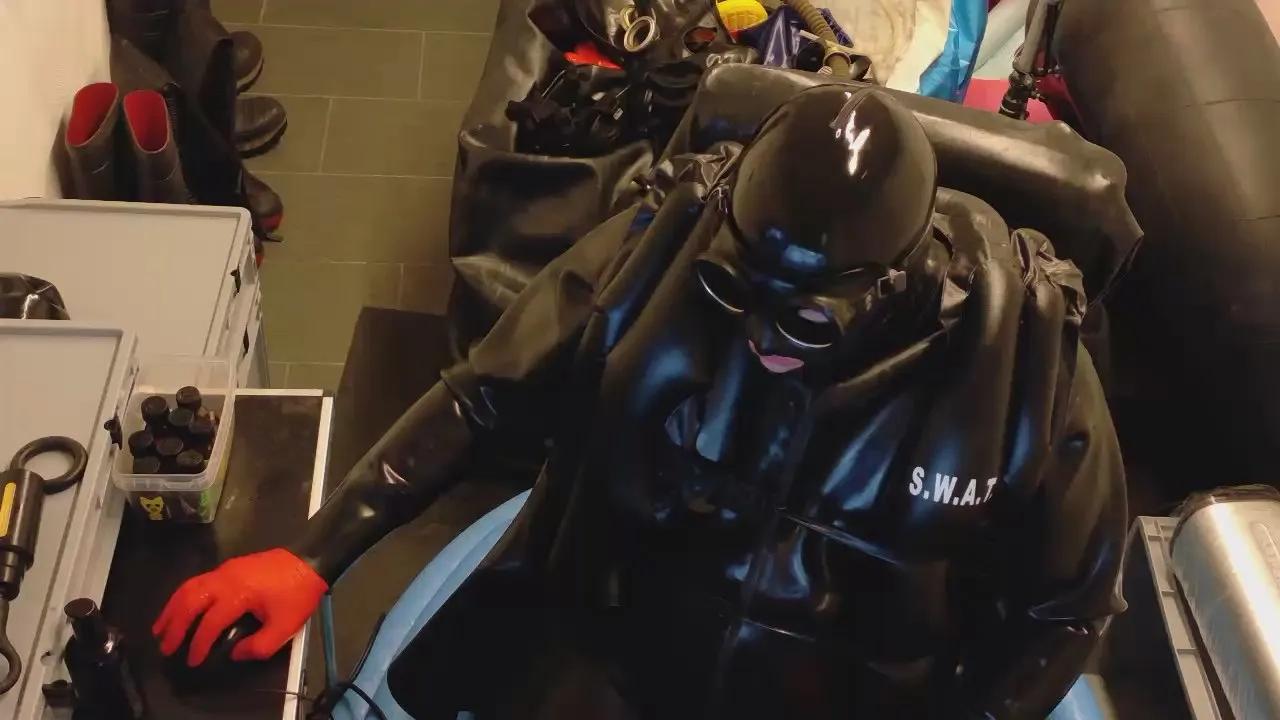Offline RubberPPig on Cam4