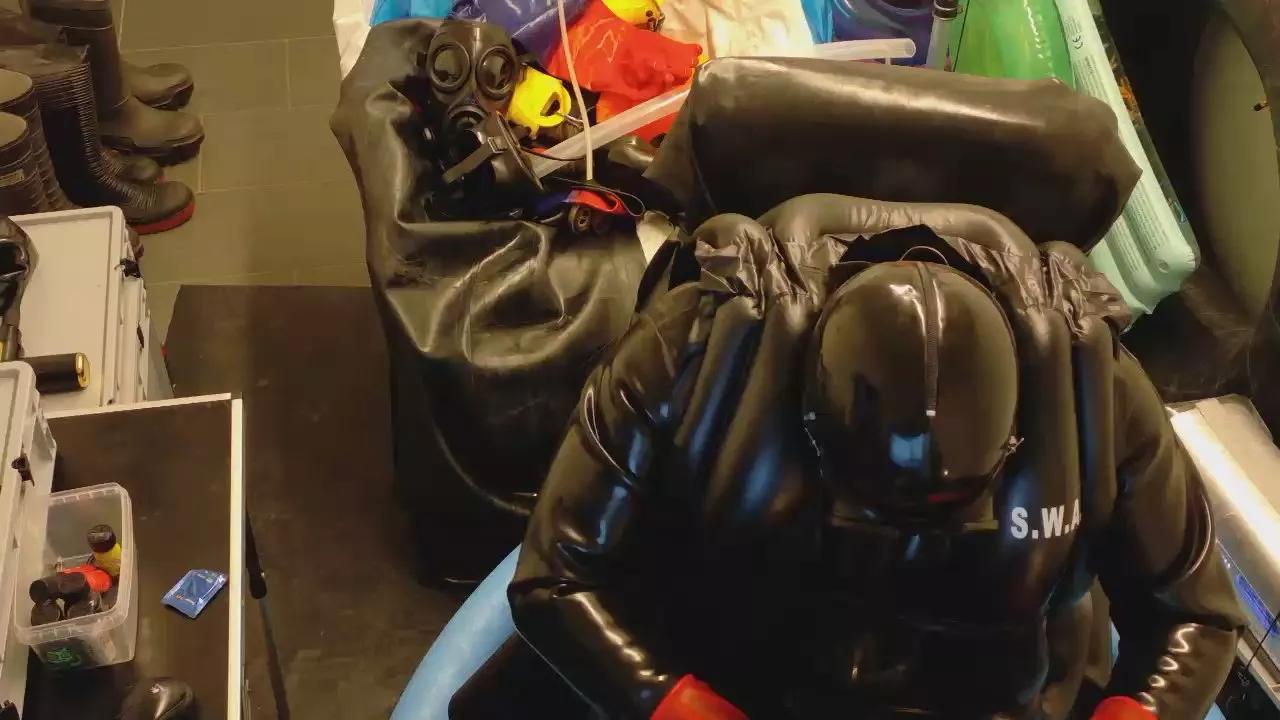Offline RubberPPig on Cam4