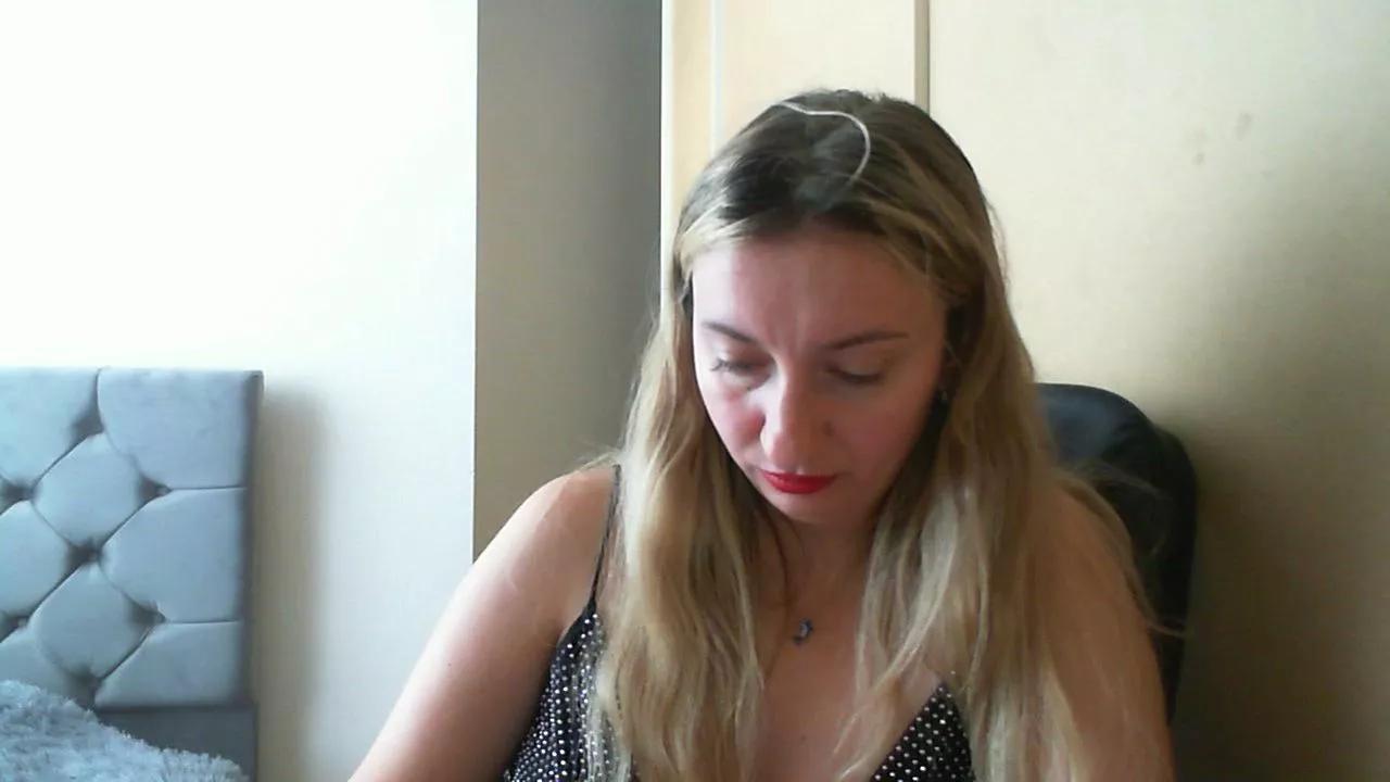 RuslanaFlower on Cam4 
