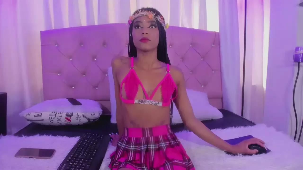 SamanthaSpike on Cam4