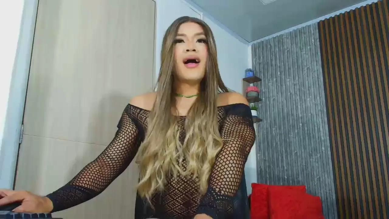 SARA_FOX_TS on Cam4 