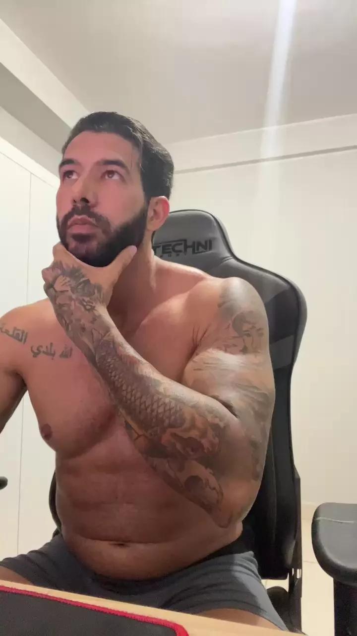 Saradoalto23 on Cam4 