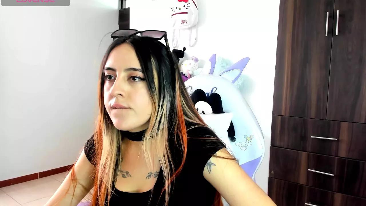 SarahRusso on Cam4 