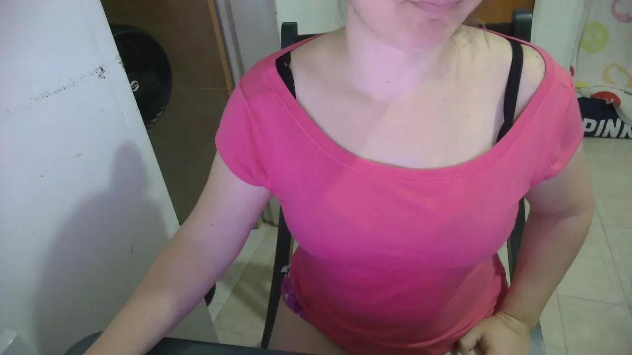 saralovehot on Cam4 