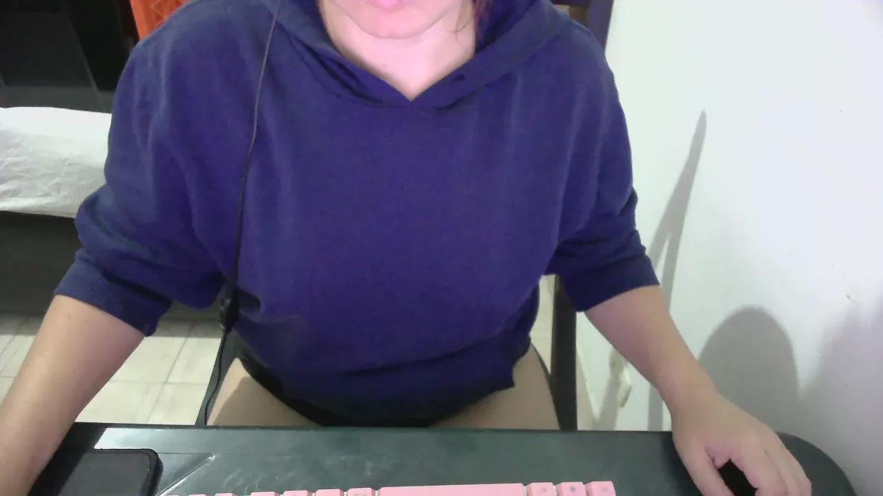 saralovehot on Cam4 