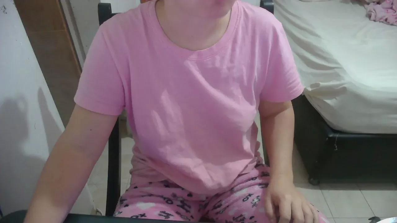 saralovehot on Cam4 