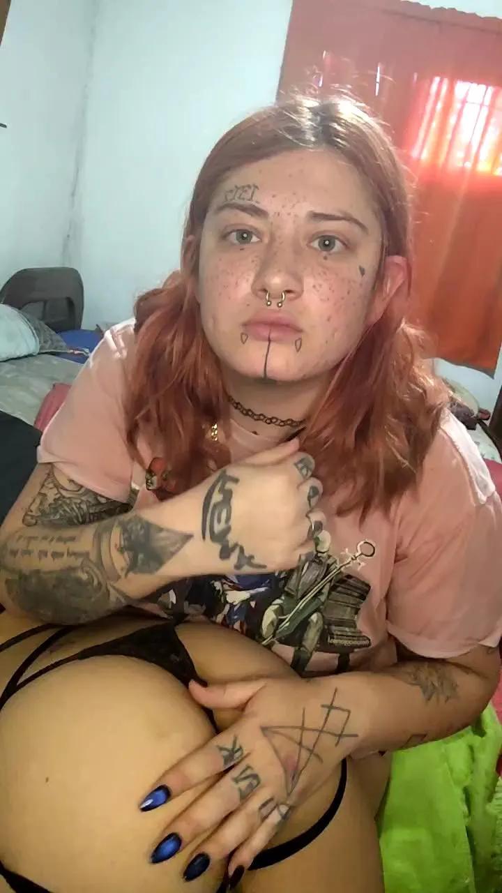 Sexxyymom on Cam4 