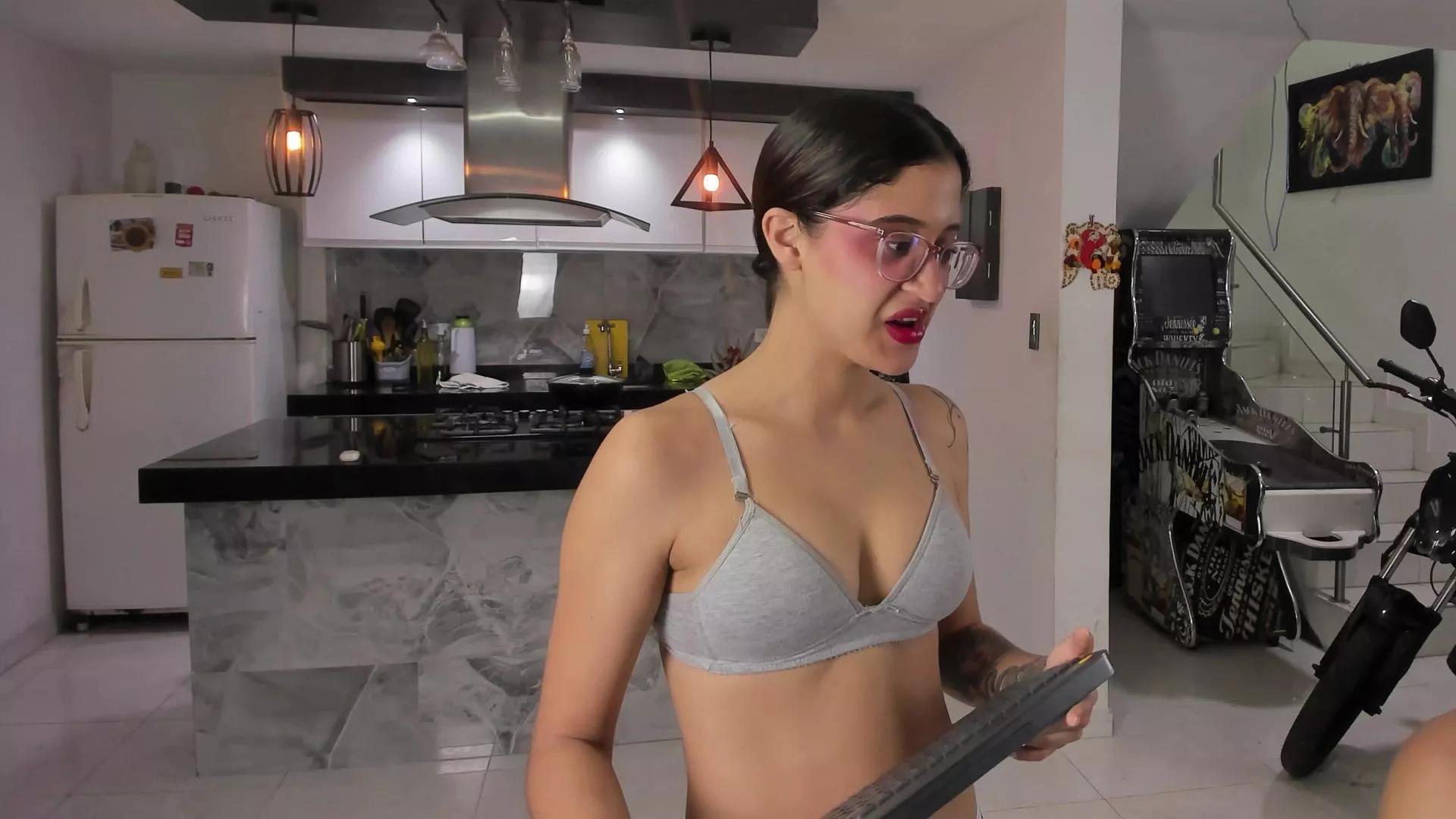 sexyhotfriends_ on Cam4 