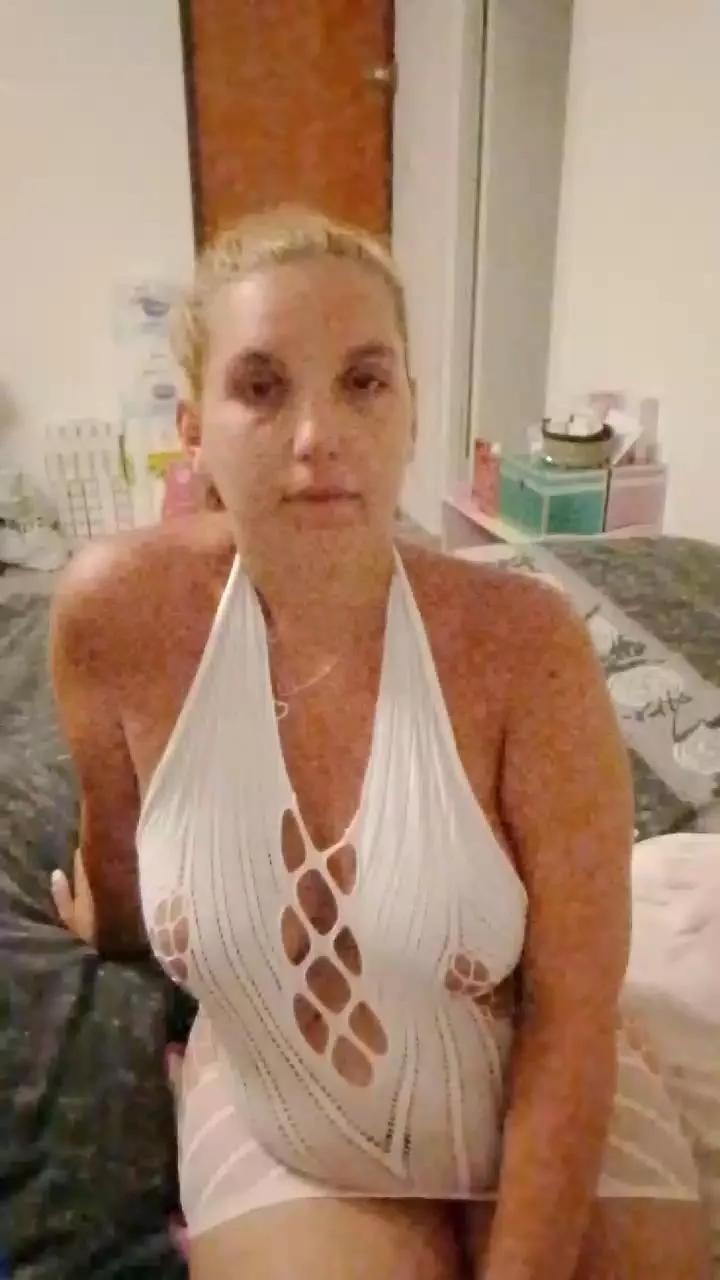 Sexymama9796 on Cam4 
