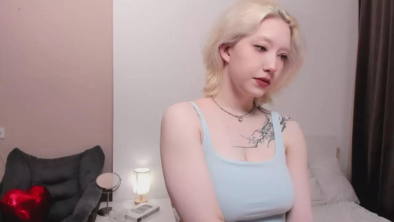 SilverDeary on Cam4 