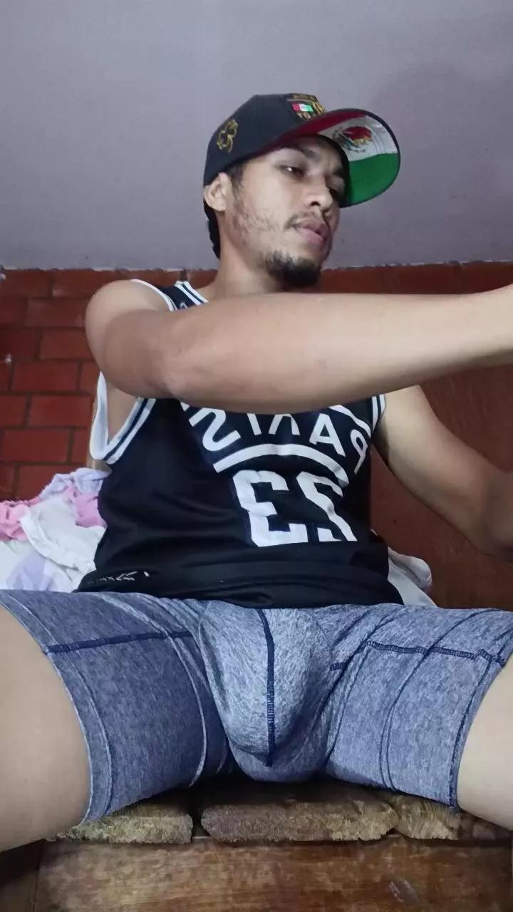Sir_pissyoung on Cam4 