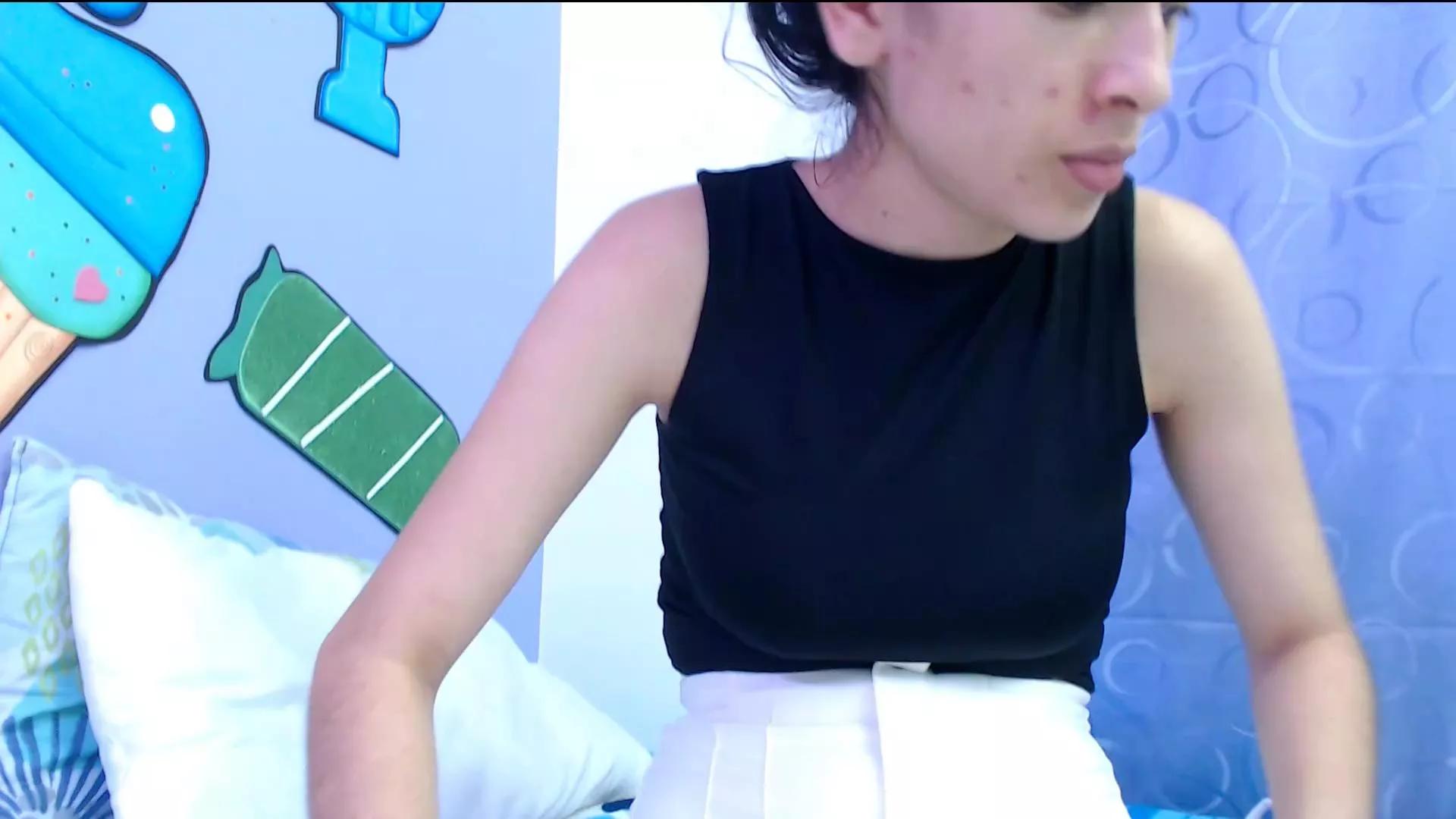 skinnykalitzo18 on Cam4 