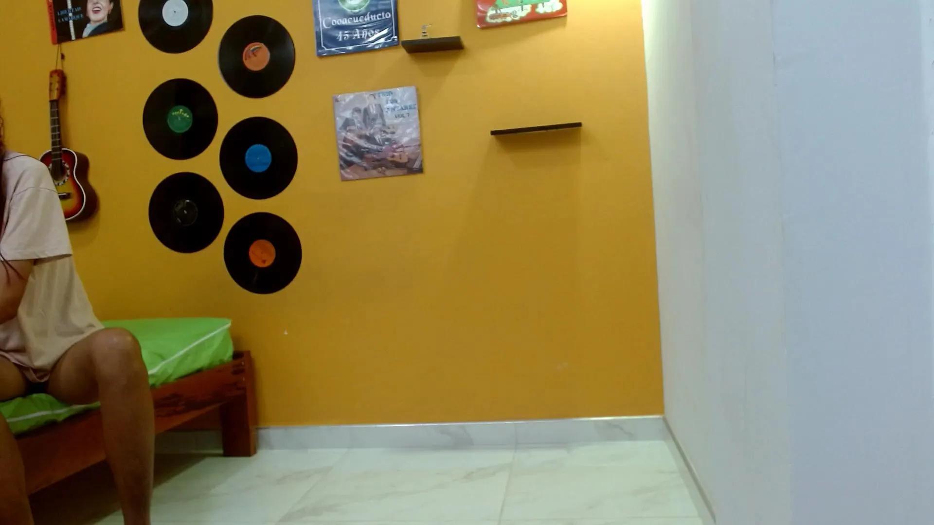 Offline skinnyverus18 on Cam4