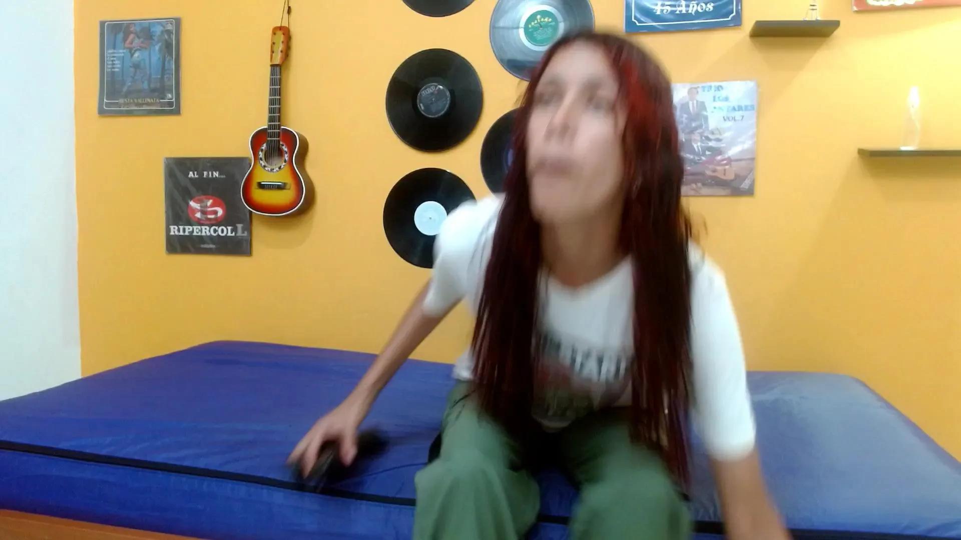 Offline skinnyverus18 on Cam4